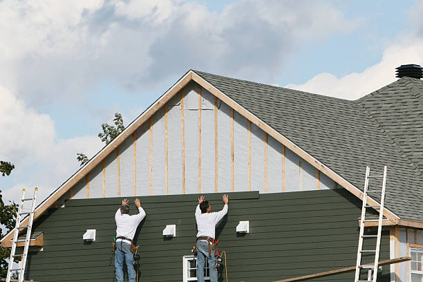 Professional Siding Replacement technician working in Georgetown, IN